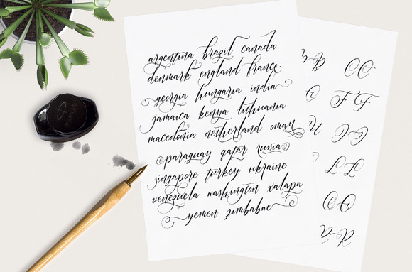 Halosense Script Font
