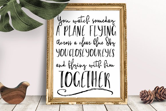 Moonlight Script Font