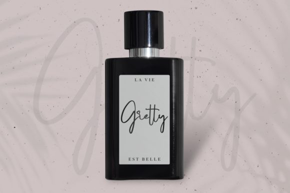 Tiara Black Font