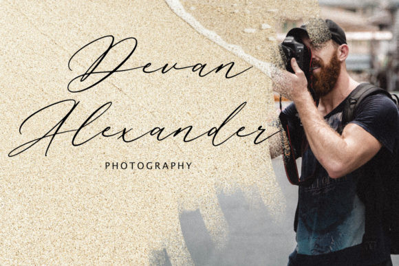 Hellow Script Font