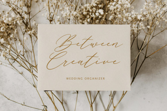 Hellow Script Font